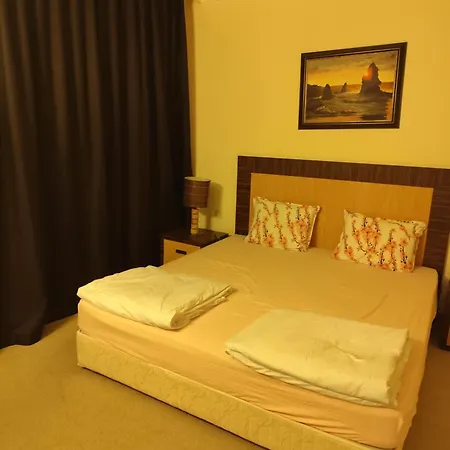 Majestic First Line Private Apartment, Sunny *