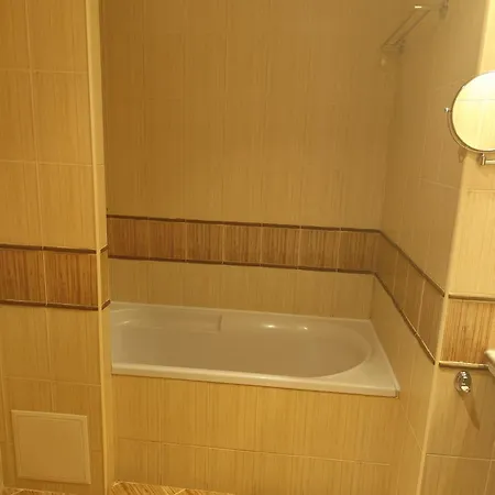 Majestic First Line Private Apartment, Sunny *